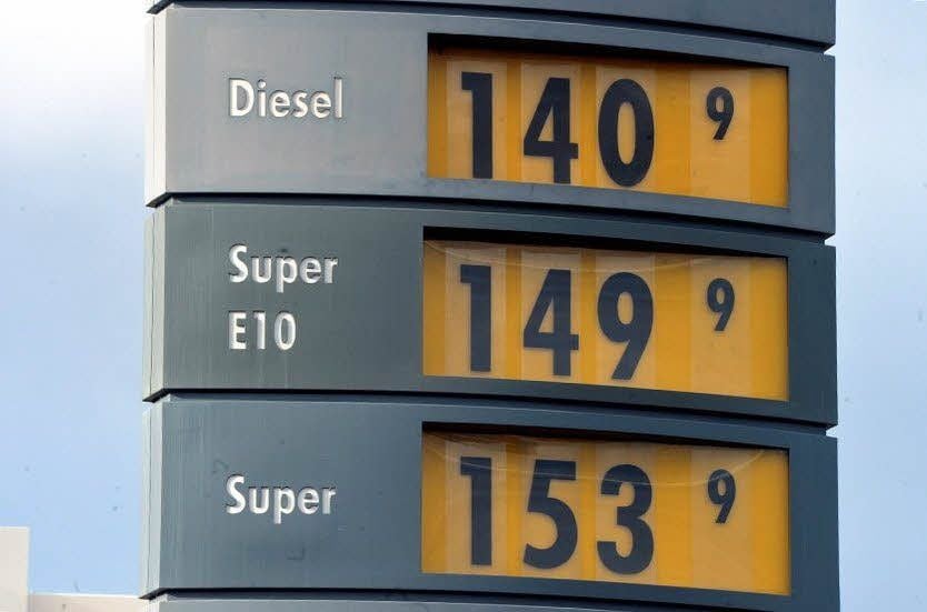 Eine Preisanzeige an einer Tankstelle