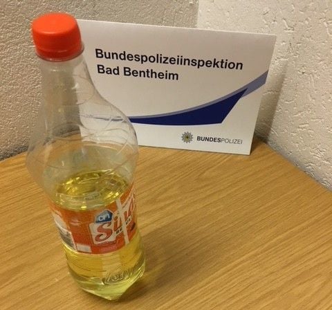 Von wegen Fruchtsaft: In der Flasche befand sich fast 1 Liter flüssige Drogen