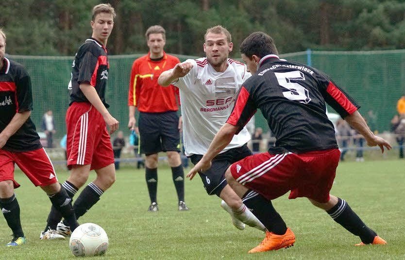 Westerhausens Lars Timpe (hier im Spiel gegen Osterwieck) sorgte nach dem frühen Rückstand schnell für den Anschlusstreffer.
