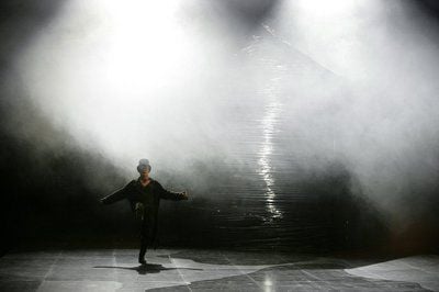 Die erste Inszenierung des neuen Schauspielintendanten Sebastian Hartmann am 18.09.2008 mit Thomas Lawinky im Centraltheater Leipzig. (Foto: dpa)