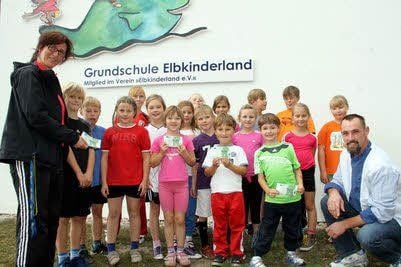 Freude bei den Kleinen über die Spende.