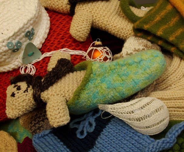Kinder aus dem Kinderhaus Domnitz haben Geschenke an Flüchtlingskinder übergeben.