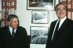 Bundeskanzler Helmut Kohl (r.) besucht am 25. Januar 1984 Jerusalems Bürgermeister Teddy Kollek (l). (Archivfoto: dpa)