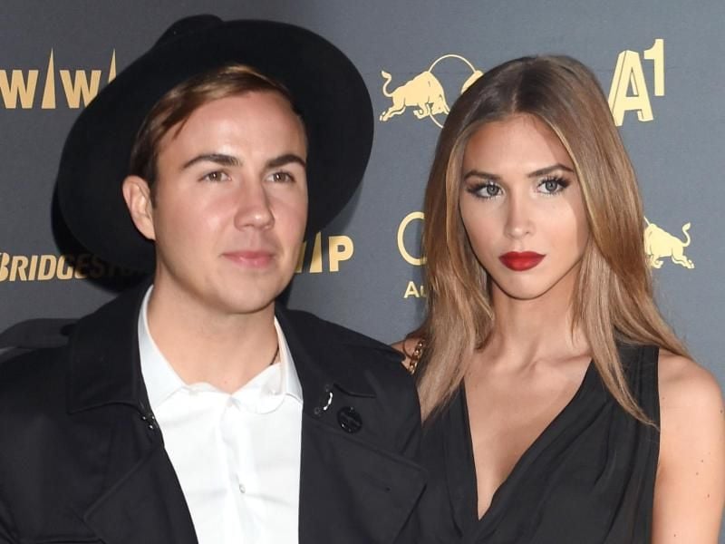 Der deutsche Fußballer Mario Götze und seine Frau, das Model Ann-Kathrin. Foto: Felix Hörhager