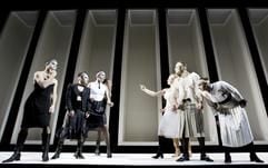 Maximilian Grill, Frank Benz, Rene Marik und Sophie Basse, alle als Margot Honecker und Barbara Wurster, Holger Kraft und Ulrike Knobloch alle als Hannelore Kohl (v.l.n.r), spielen am Jenaer Theater in einer Szene des Stücks «Margot und Hannelore». (Foto: dpa)