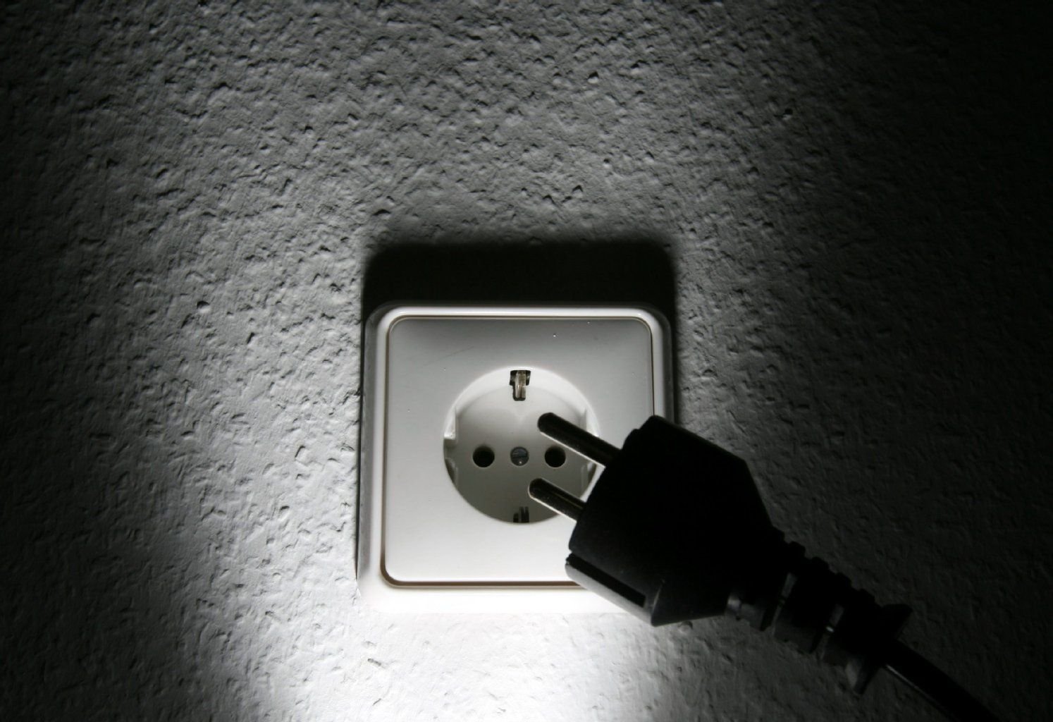 Bei Stromausfall helfen nur noch Kerzenlicht oder Taschenlampe.