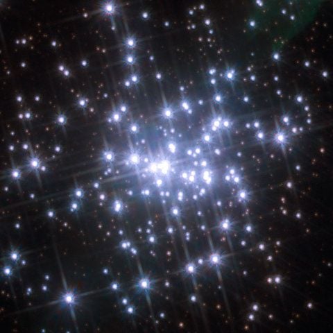 Der Kern des Sternhaufens NGC 3603 ist sehr detailliert in einem Bild aus einer Kamera des ESA Hubble Space Telescope. (FOTO: NASA, ESA, DPA)