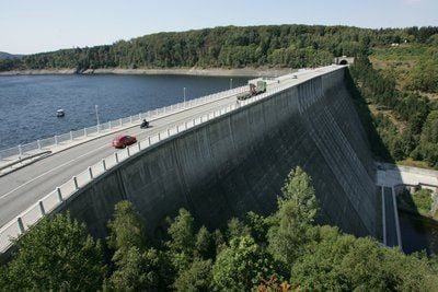Blick auf die Staumauer der Rappbodetalsperre bei Hasselfelde im Harz. (FOTO: DPA)