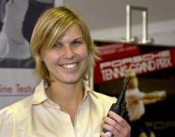Ex-Profi Anke Huber tritt am Montag (07.10.2002) beim Porsche Damen-Tennis-Grand Prix in Filderstadt (bei Stuttgart) in der Funktion als Turnierdirektorin ihren neuen Job an. dpa/lsw