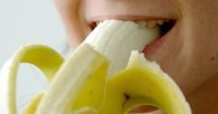 Bananen machen glücklich - Grund ist laut Experten das in den Früchten enthaltene Serotonin. (Foto: dpa)