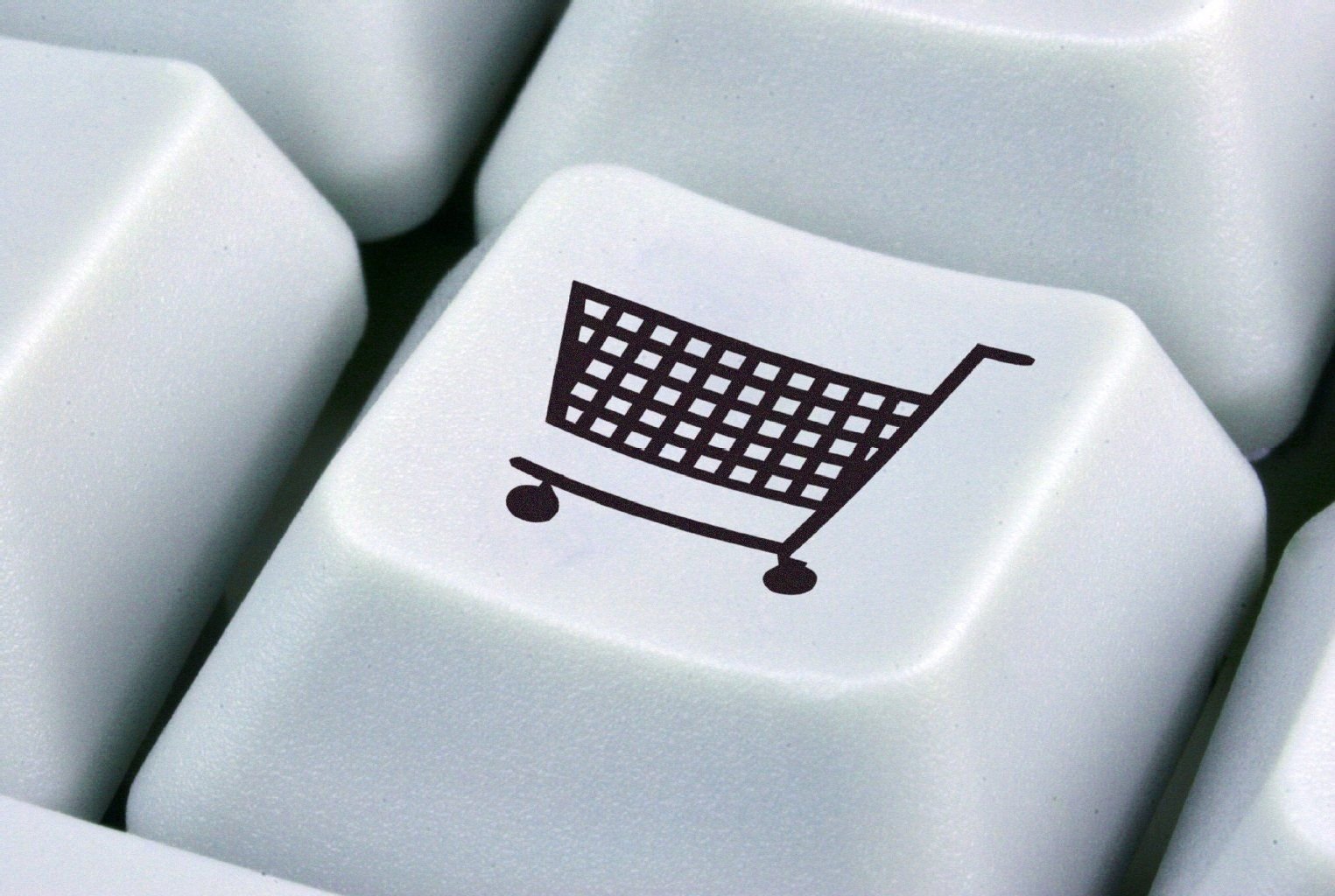 Verkaufen per Tastendruck: Ein eigener Onlineshop lässt sich dank Plattformen wie eBay, Dawanda und Etsy auch ohne viel Computerwissen einrichten.