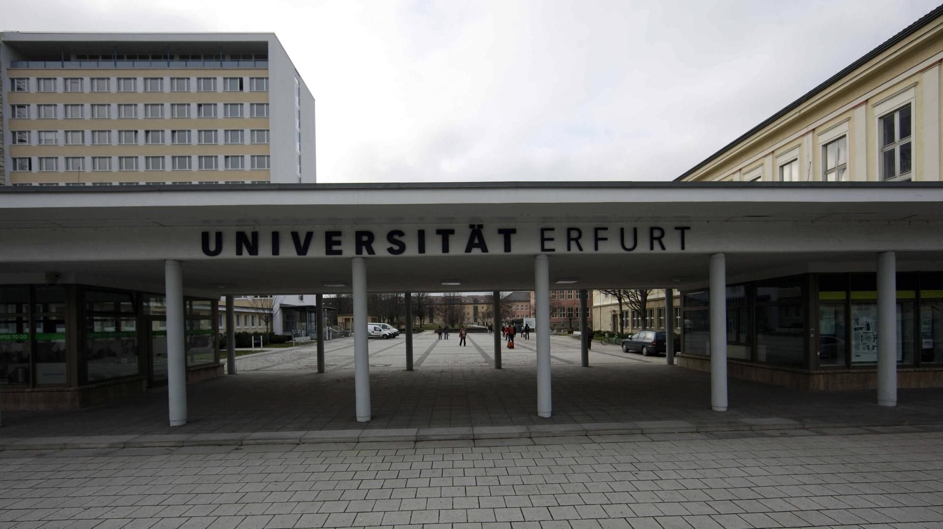Auf dem Universitätsgelände in Erfurt
