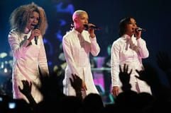 Die Popgruppe Tic Tac Toe mit Ricky (v.l.), Lee und Jazzy singt bei der Popshow «The Dome» in der SAP-Arena in Mannheim. (Foto: dpa)