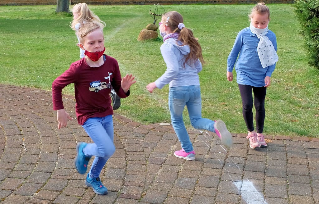 Die Kinder der Grundschule ?Elbkinderland? Elster nutzen ihre Lüftungspausen, um sich auf den Lauf von der Elbquelle bis zur Mündung vorzubereiten. Dieser startet am kommenden Montag und endet vor den Pfingstferien. Insgesamt sind 1.094 Kilometer zu bewältigen.