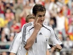 Miroslav Klose freut sich über seinen Treffer gegen Luxemburg. (Foto: dpa)