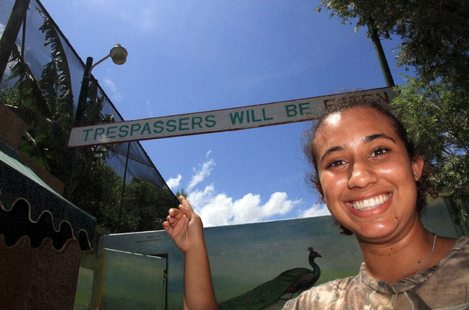 „Unbefugte werden gegessen“, begrüßt noch immer ein Schild am Eingang der „Jamaica Swamp Safari“ Besucher aus aller Welt.