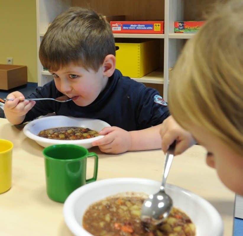 Für das Kita-Essen sollen Eltern im Mansfelder Land künftig mehr bezahlen.