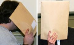 Die Bilder zeigen die Eltern Daniel B. (l.) und Sandra S. im Landgericht in Stendal, wo sie ihre Gesichter verbergen. (Foto: dpa)