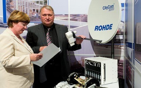Günter Rohde, hier mit Renate Störze, hat eine leistungsstarke Firma aufgebaut. Das Unternehmen profitiert vom Chemiestandort Leuna. (FOTO: PETER WÖLK)