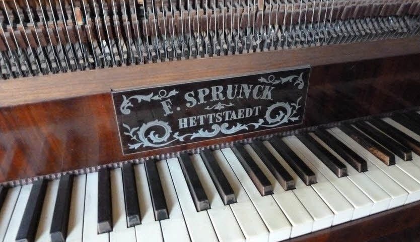 Dieses Klavier aus der Hettstedter Werkstatt steht in Osterode.