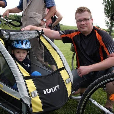 Auch Neo und sein Vater Mathias Peter fuhren mit (links).