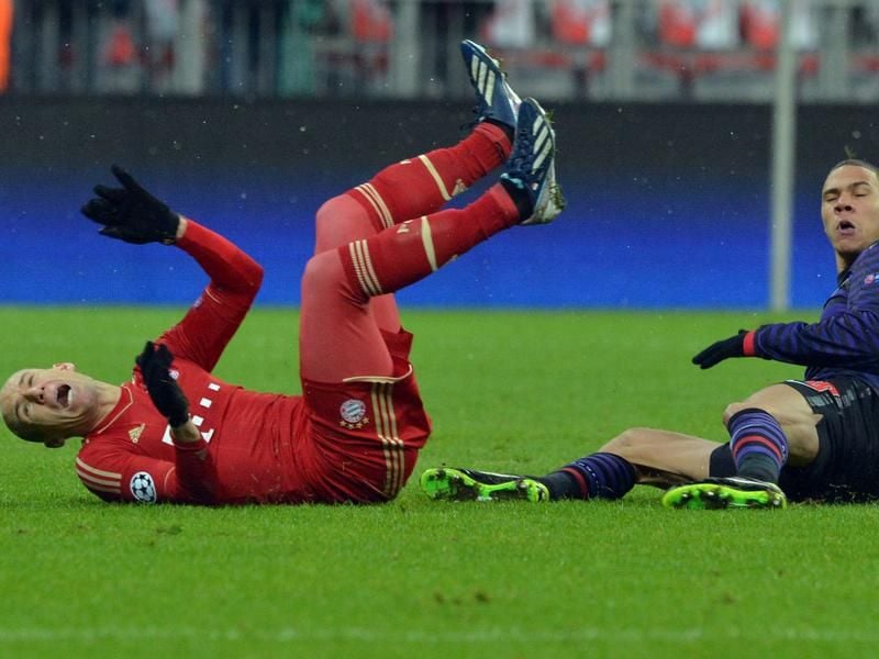 Arjen Robben wurde von Arsenals Kieran Gibbs unsanft von den Beinen geholt.