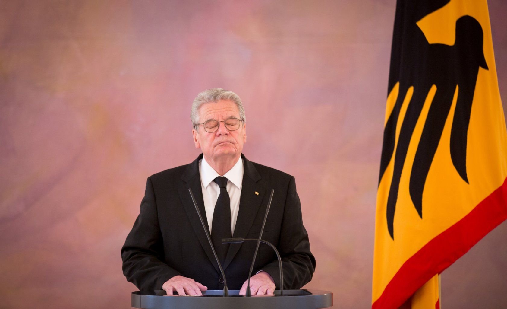 Bundespräsident Joachim Gauck zeigte sich nach den Anschlägen in Paris tief erschüttert.