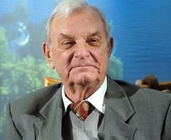 Der Schriftsteller Helmut Sakowski ist am Freitag (9. Dezember 2005) im Alter von 81 Jahren gestorben. (Foto: dpa)