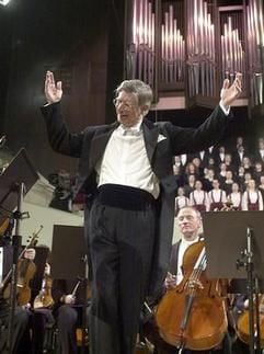 Stockholm, San Francisco, Tokio, Hamburg,Leipzig: Seit einem halben Jahrhundert führt der schwedische DirigentHerbert Blomstedt die renommiertesten Orchester der Welt. (Foto: dpa)