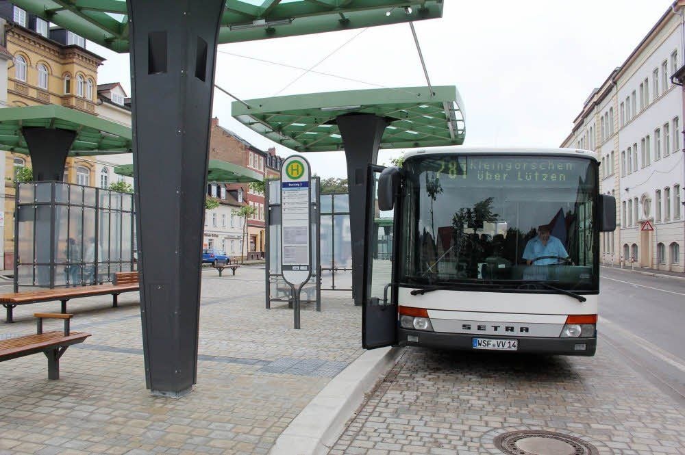Die Busse halten wieder am Busbahnhof Weißenfels.