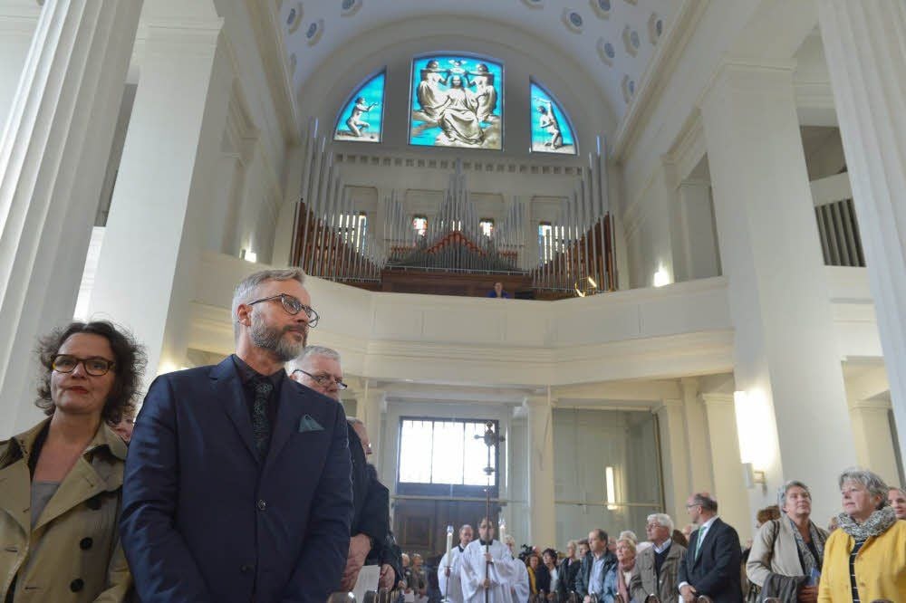 Michael Triegel ist beeindruckt von der katholischen Kirche in Köthen. Hier konnte er mit Licht malen, wie er sagte.
