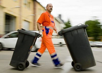 Die Dienstleistungsgewerkschaftverdi fordert einen Mindestlohn für Müllentsorger. (FOTO: DPA)