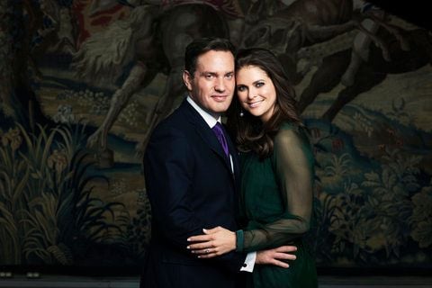 Prinzessin Madeleine und ihr Verlobter Christopher O'Neill posieren auf dem offiziellen Verlobungsfoto (FOTO: EWA-MARIE RUNDQUIST/SCHWEDISCHER KOENIGSHOF/DAPD)