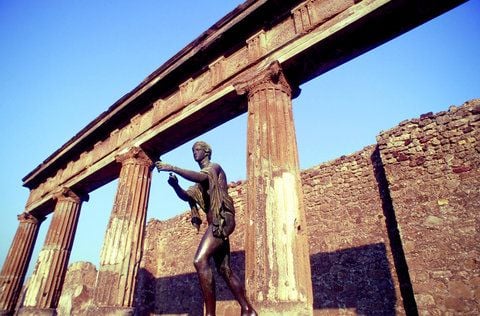 Einige Ruinen wie die des Apollontempels lassen noch heute den Glanz des antiken Pompeji erahnen. (FOTO: DPA)