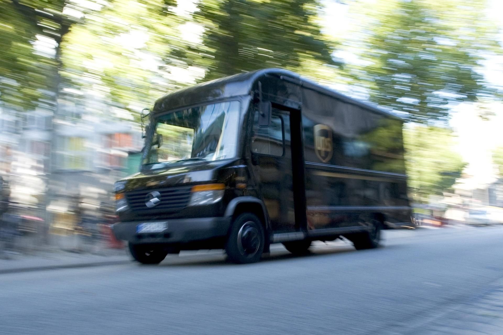 UPS plant die Routen so, dass die Fahrer möglichst selten links abbiegen müssen.