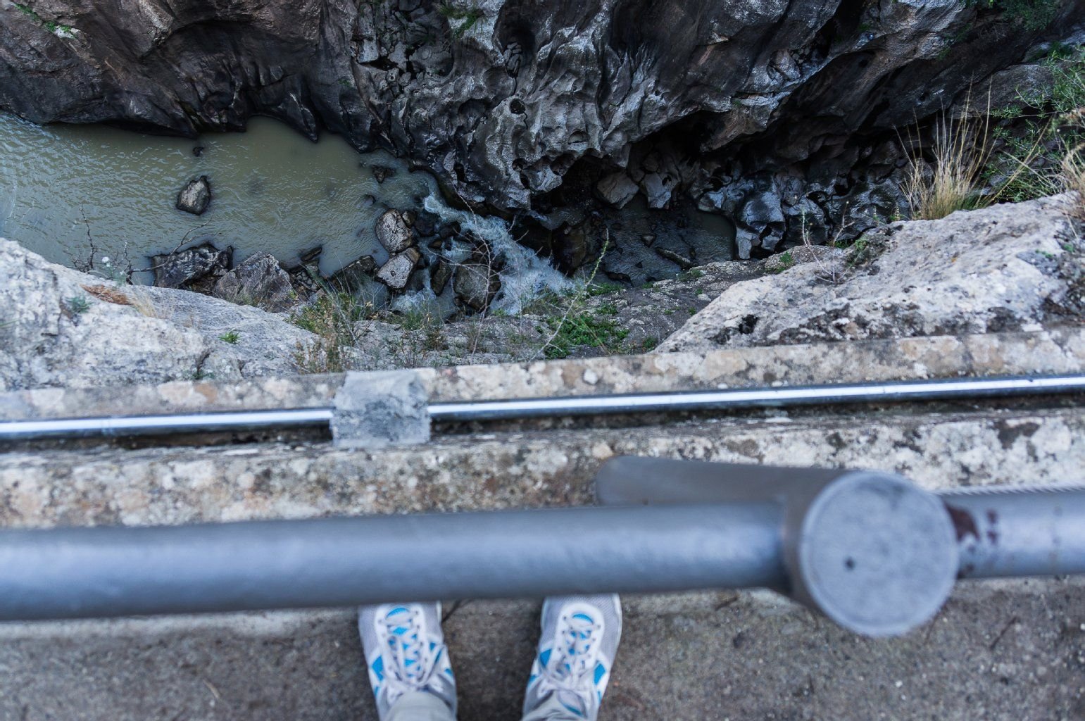 Blick in die Tiefe: Der Königspfad führt immer an der Schlucht entlang. Wer Höhenangst hat, dem wird an der ein oder anderen Stelle durchaus schummrig.