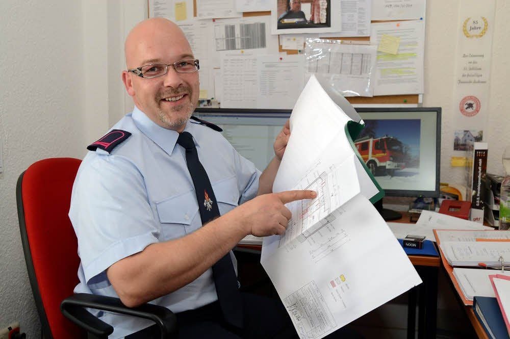 René Heinrich ist Wachleiter der Zeitzer Feuerwehr. Er sorgt sich um deren Einsatzstärke.