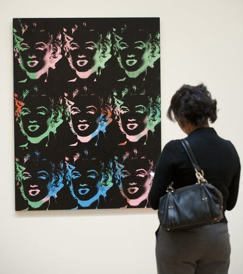 Ein Bild von Andy Warhol ist bei Sotheby's in New York zu sehen. Eines der Werke wurde für 233 118 Euro versteigert. (FOTO: DAPD)