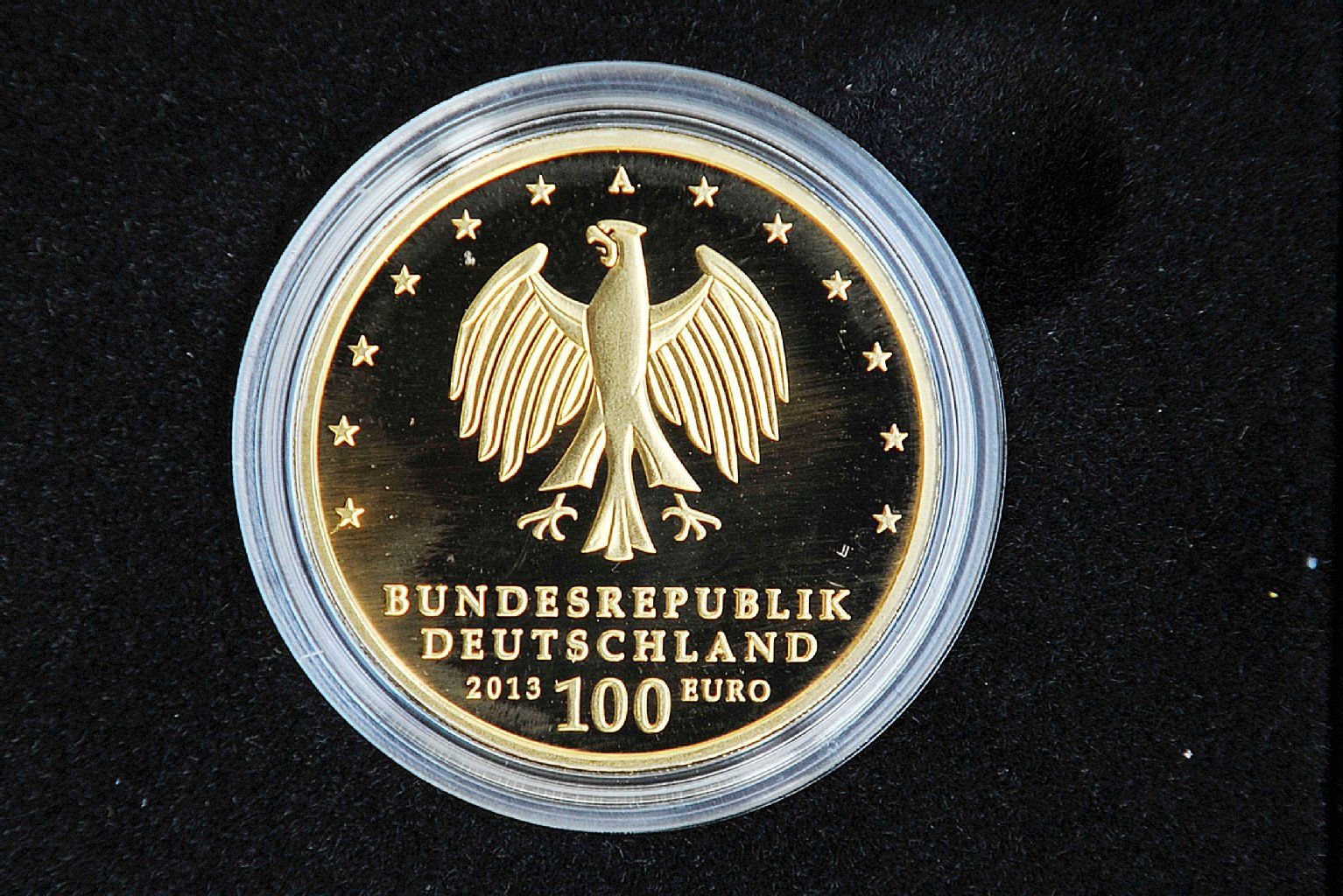 Die Münze aus 999er Feingold wiegt 15,5 Gramm und hat einen Durchmesser von 28 Millimeter. Die Auflage ist auf 220.000 Stück limitiert.