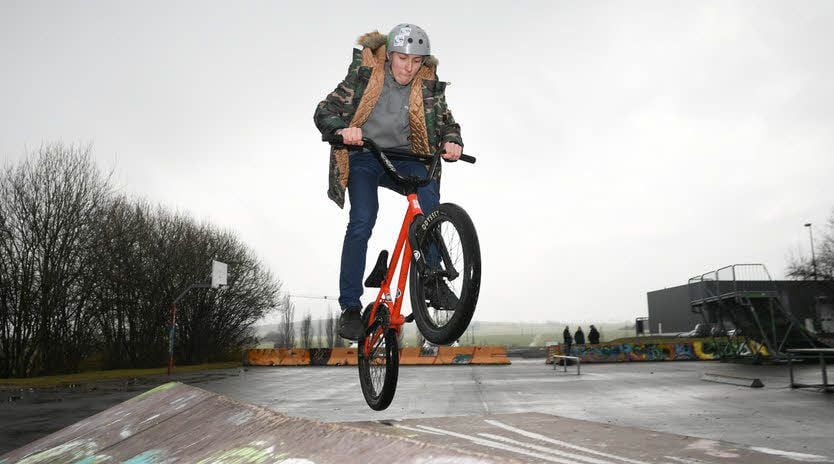 Tricks auf dem BMX-Rad sollen die Deutsch-Lern-Videos interessanter machen.