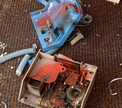 Zerstört: ein elektrisches Gerät.