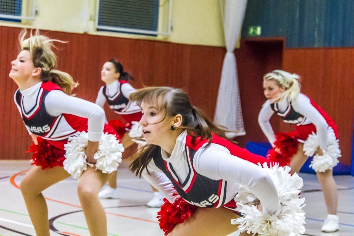 Unter der Leitung von Annika Marwitz trainieren die "Ravers Cheerleader" jeden Mittwochabend in der Turnhalle in Pratau.