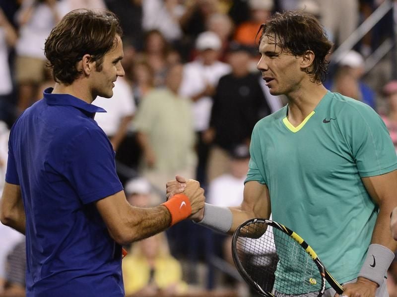 Rodger Federer (l) gratulierte Rafael Nadal fair zum Sieg.