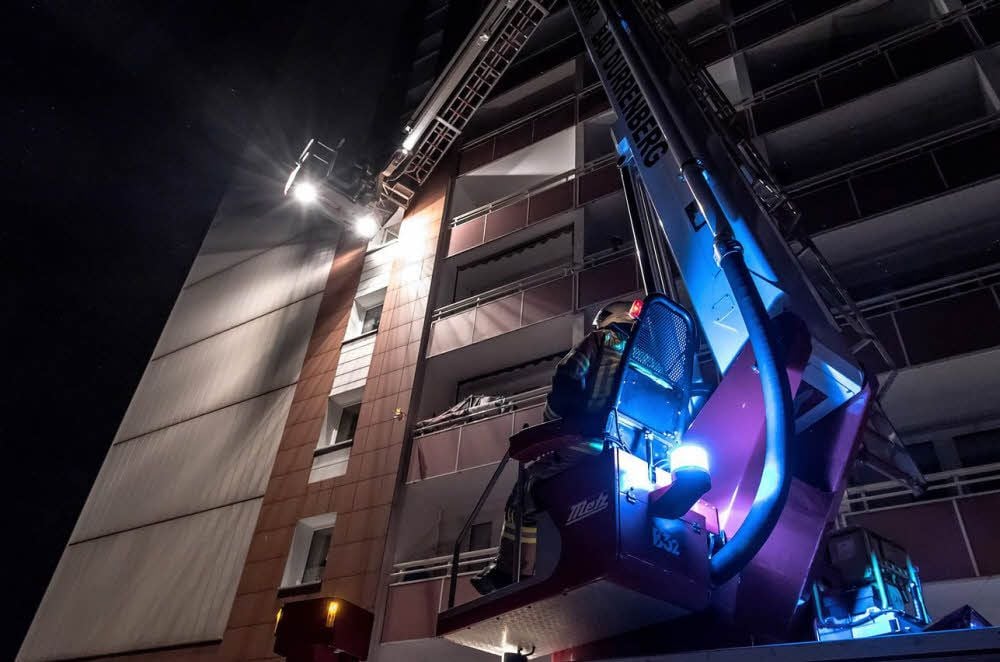 Mit der Drehleiter wurden 2017 Menschen bei einem Wohnungsbrand aus einem Hochhaus in Bad Dürrenberg gerettet.