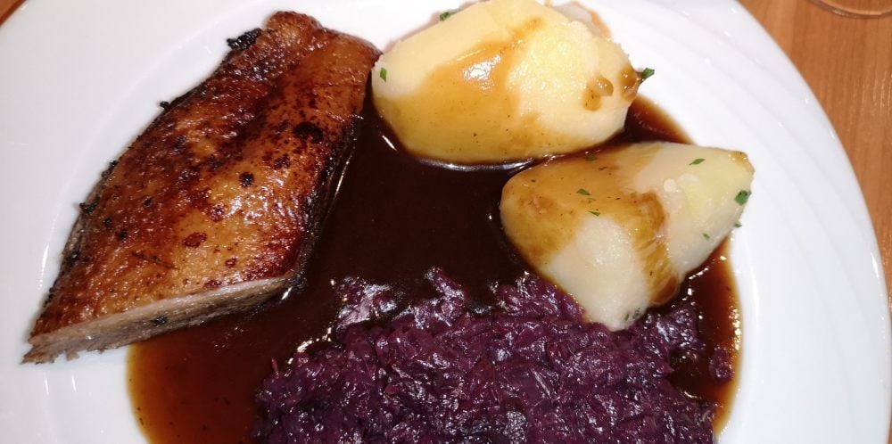 Auch für Iraner ein Weihnachtsschmaus: Ente, Rotkohl und Klöße.