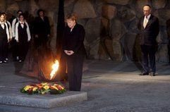 Angela Merkel an der Holocaust-Gedenkstätte Yad Vashemin in Jerusalem (Foto: dpa)