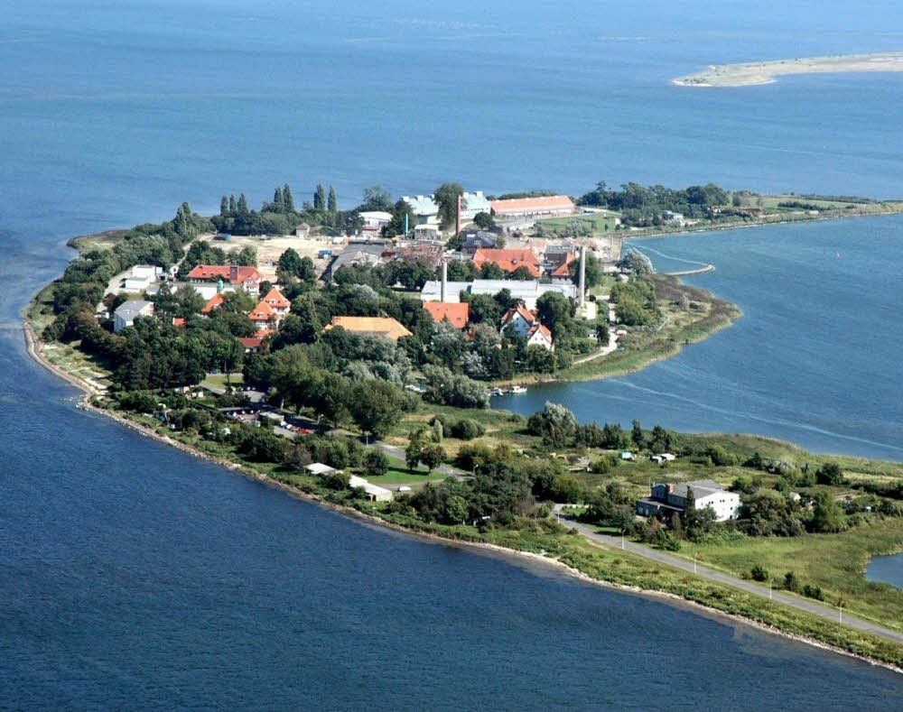 IDT Biologika und das Friedrich-Leoffler-Institut auf der Insel Riems kooperieren bei der gemeinsamen Forschung nach verbesserten Tollwutimpfstoffen.