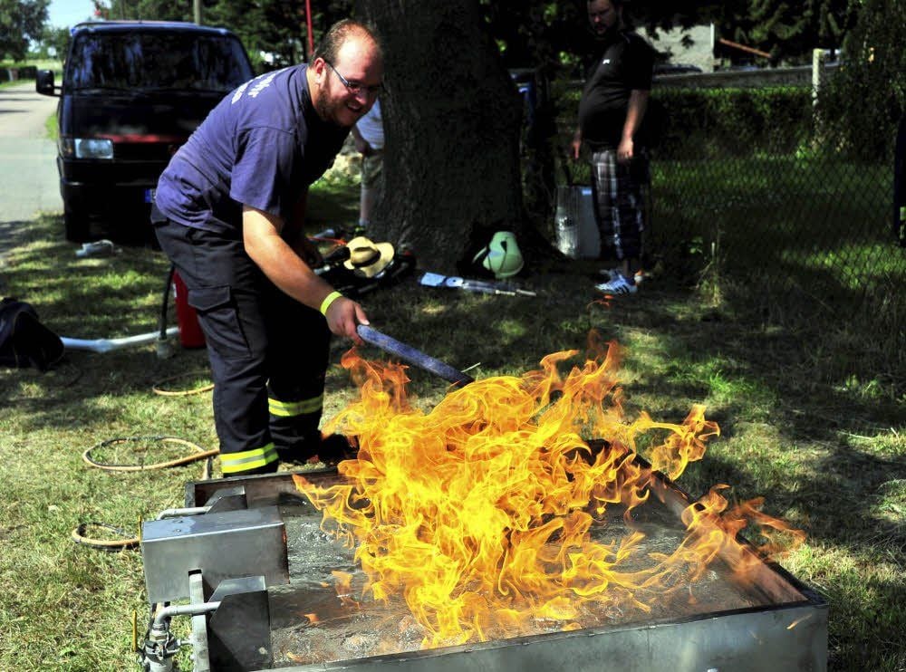 Auch beim Feuerlöschertraining ging es heiß her.