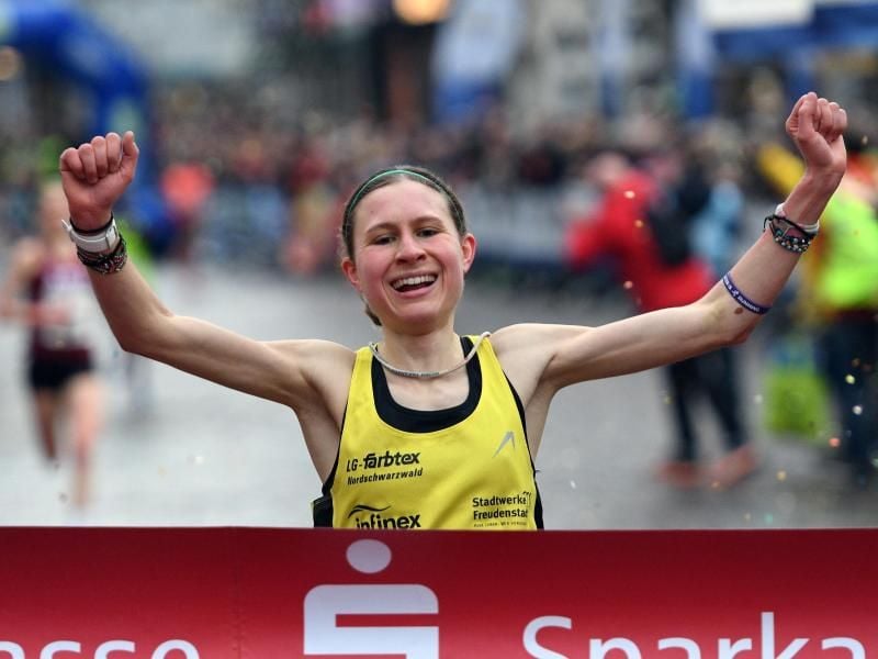 Elena Burkard gewann den Silvesterlauf in Trier. Foto: Harald Tittel