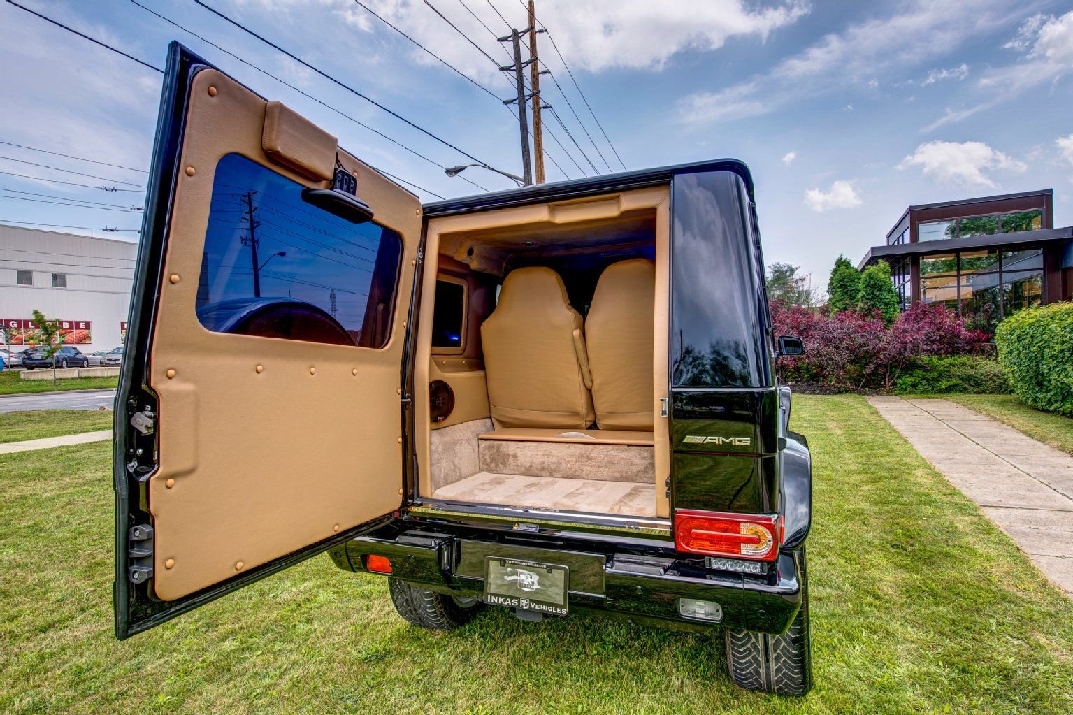 Sicherheit, Platz und Luxus haben ihren Preis: Der Wagen kostet über 400.000 Euro.